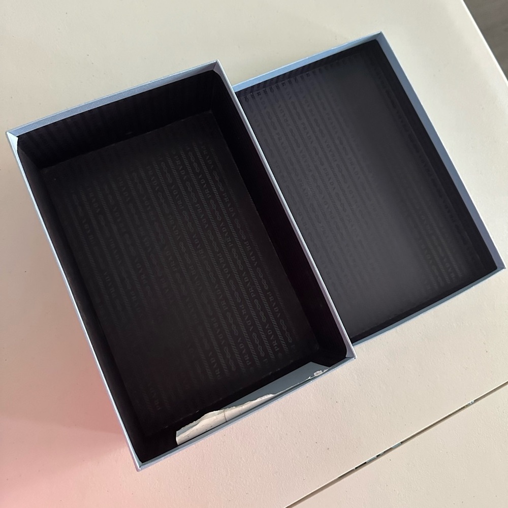Prada empty box - Picture 2 of 2
